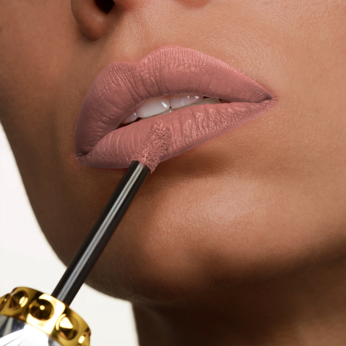 マットフルイド リップカラー - Christian Louboutin Beauty